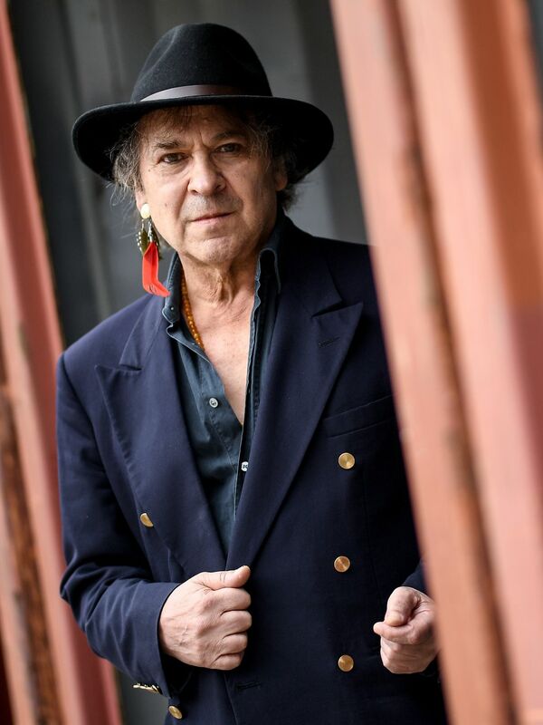 Im Straßenkampf der 70er Jahre formiert sich die Band Ton Steine Scherben.