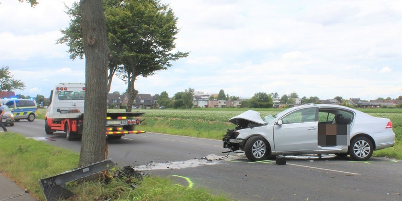 POL-VIE: Pkw fährt gegen Baum - Fahrer wird schwer verletzt - Foto: presseportal.de