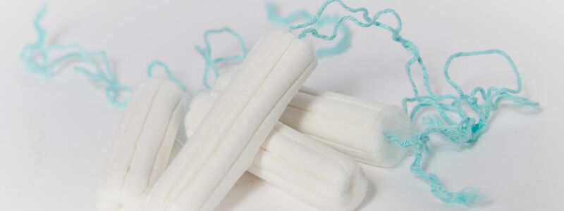 Wie in vielen Gegenständen und Lebensmitteln lassen sich in Tampons winzige Mengen an Schwermetallen nachweisen. (Archivbild) - Foto: Annette Riedl/dpa