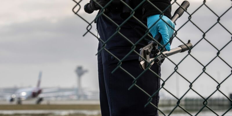 Klimaprotest am Flughafen Berlin Brandenburg - Foto: Paul Zinken/dpa