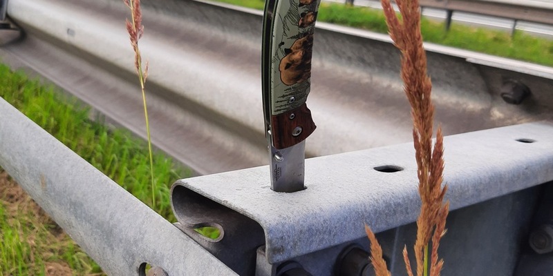 Bundespolizeidirektion München: Zwischenfall auf Inntalautobahn / Mann läuft barfuß und mit Messer bewaffnet auf Autobahn - Foto: presseportal.de