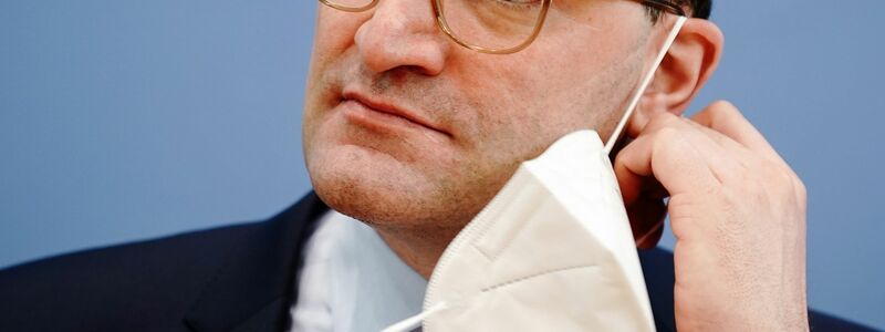 Jens Spahn (CDU) setzte als Gesundheitsminister die Generallinie der Merkel-Regierung gegen Corona um. - Foto: Kay Nietfeld/dpa