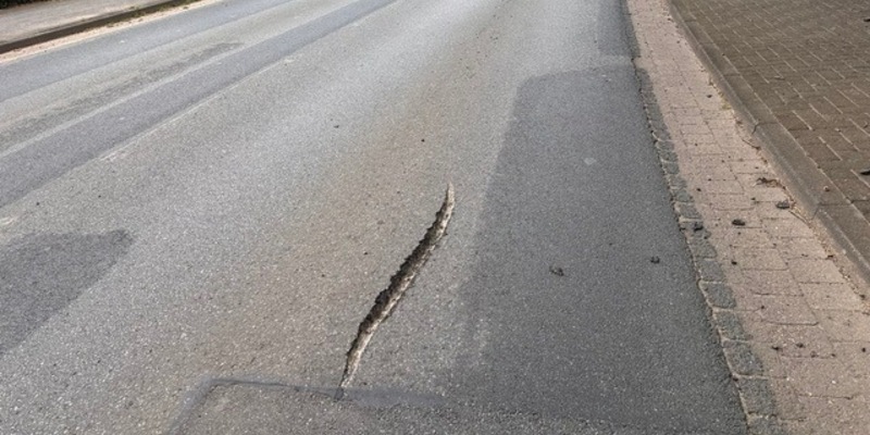 POL-NI: Fahrbahn in Bücken durch tiefe Furchen beschädigt - Verursacher gesucht - Foto: presseportal.de