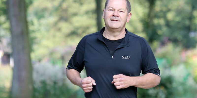 Kanzler Scholz kann beim Joggen gut entspannen. (Archivbild) - Foto: Bodo Marks/dpa