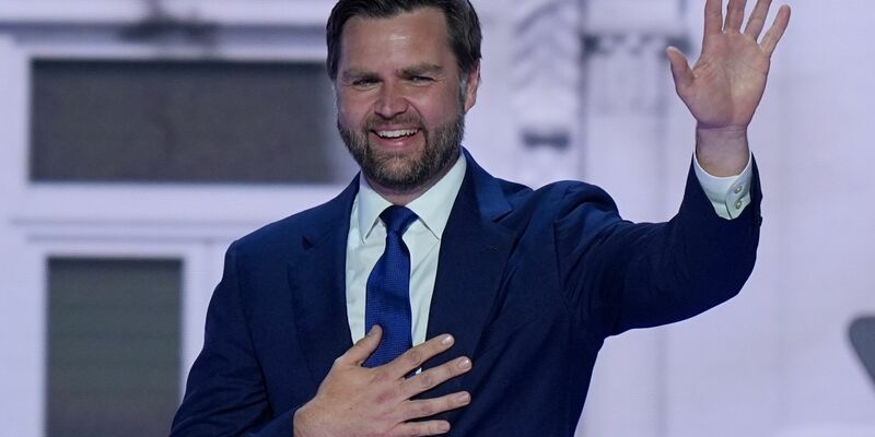 Vance wird beim Parteitag vom Publikum gefeiert.  - Foto: J. Scott Applewhite/AP/dpa