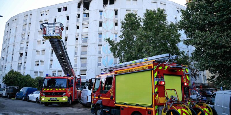 Auch Kinder sind bei einem Wohnungsbrand in Nizza gestorben. - Foto: Valery Hache/AFP/dpa