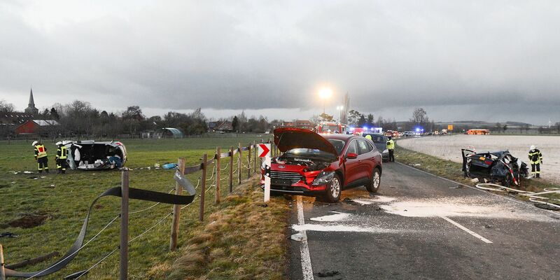 War es Mord? Bei einem Unfall wegen eines verbotenen Autorennens sterben zwei kleine Jungen. Im ersten Prozess sieht der Richter keinen Tötungsvorsatz, doch der BGH widerspricht. Jetzt muss neu verhandelt werden. (Archivbild) - Foto: Frank Tunnat/dpa