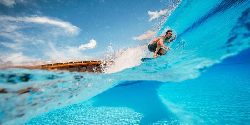 Ein grüner Ritt auf den Wellen: Dyson und O2 SURFTOWN MUC machen sich stark für eine nachhaltigere Surfkultur - Foto: presseportal.de