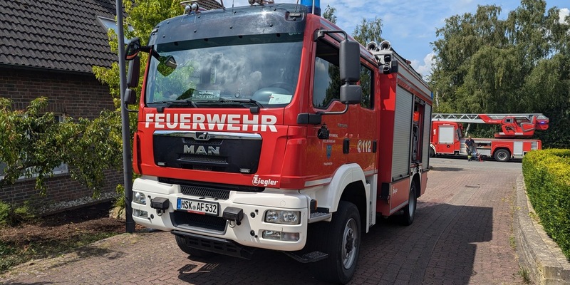 FW-AR: WERKZEUG-AKKU GERÄT IN FLAMMEN - Foto: presseportal.de