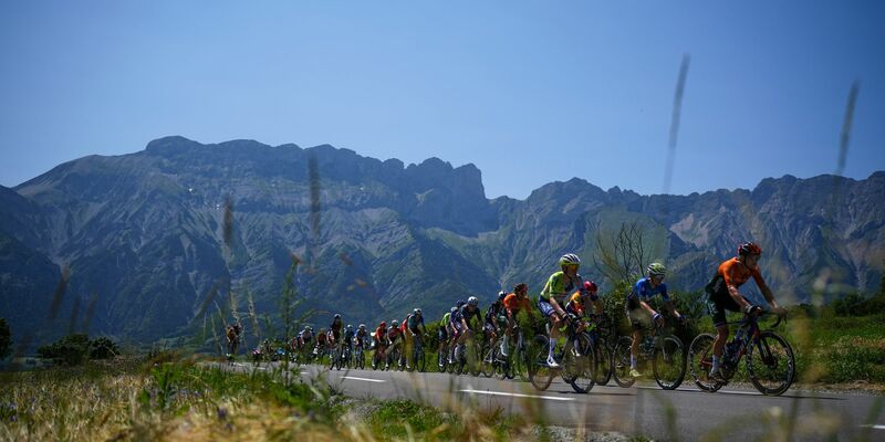 Die 18. Etappe war ein Tag der Ausreißer. - Foto: Daniel Cole/AP/dpa