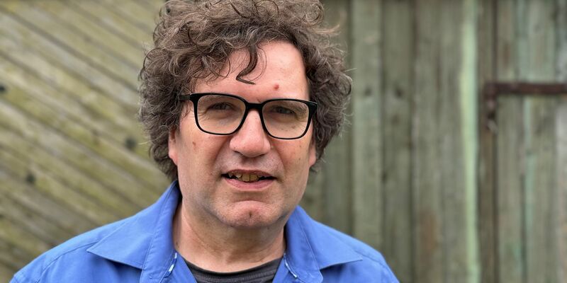 Die Deutsche Akademie für Sprache und Dichtung sieht in Egger einen Autoren, der die Grenzen der Literaturproduktion überschreitet und erweitert. - Foto: Katharina Hinsberg/Deutsche Akademie für Sprache und Dichtung/dpa