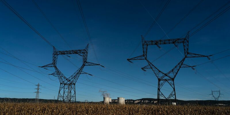 Der Stromverbrauch zieht weltweit an. - Foto: Laurent Cipriani/AP/dpa