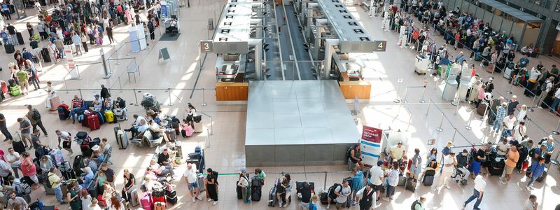 Weltweite Computer-Probleme treffen auch den Flugverkehr - Foto: Bodo Marks/dpa