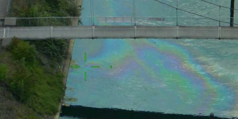 POL-DU: Innenhafen: Gewässerverunreinigung - Polizeihubschrauber im Einsatz - Foto: presseportal.de