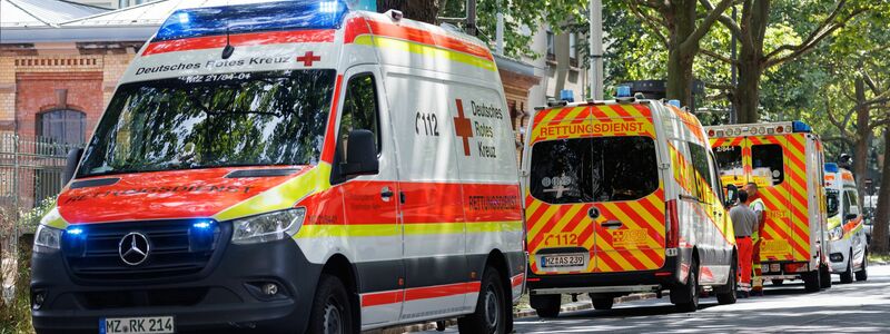 Zwei Leichen in einem Mainzer Hotel: Wie es zu den tödlichen Verletzungen bei dem Mann und Frau kam, ist noch unklar. - Foto: Lando Hass/dpa