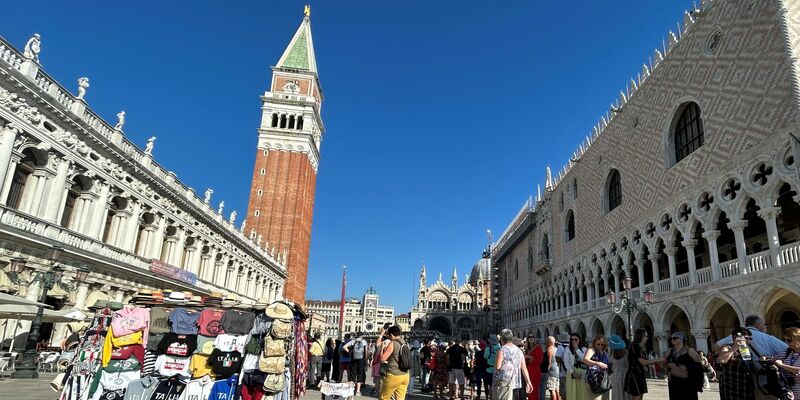In Venedig sollen Tagesbesucher künftig bis zu zehn Euro bezahlen. (Archivbild) - Foto: Christoph Sator/dpa