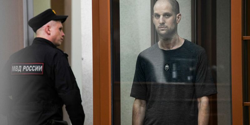 Im Westen gibt es scharfe Kritik an Russland, nachdem US-Reporter Evan Gershkovich zu 16 Jahren Haft verurteilt wurde.  - Foto: Dmitri Lovetsky/AP/dpa