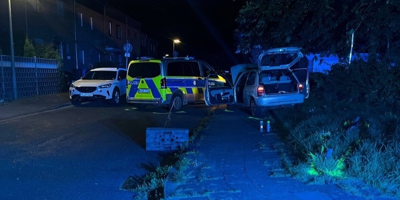 POL-NE: Verfolgungsjagd endet mit Verkehrsunfall und 4 Festnahmen - Foto: presseportal.de