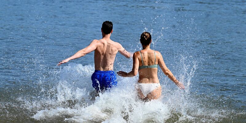 Es wird warm. (Symbolbild) - Foto: Roberto Pfeil/dpa