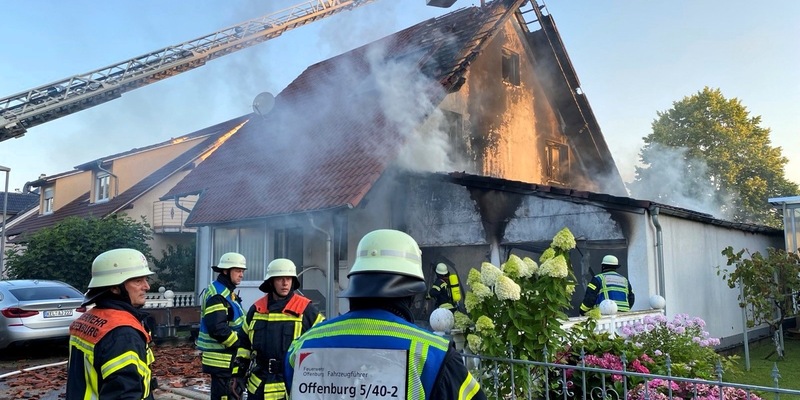 FW-OG: Garagenbrand breitet sich auf Wohnhaus aus - Foto: presseportal.de
