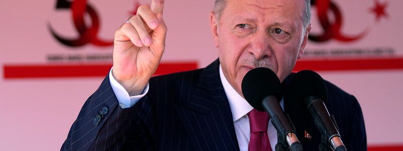 Keine vereinte Insel - Erdogan will Zwei-Staaten-Lösung auf Zypern - Foto: Petros Karadjias/AP/dpa