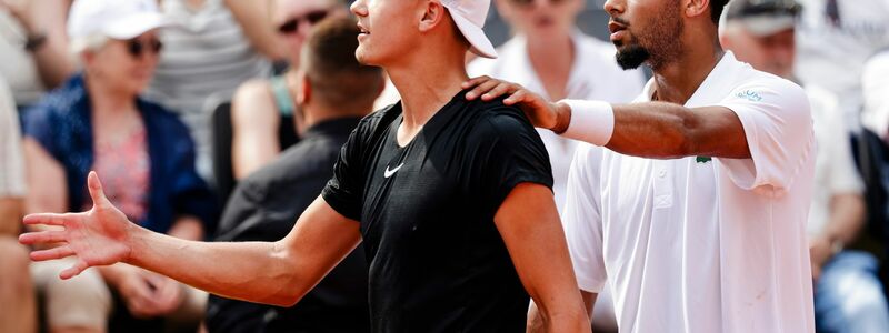 Arthur Fils (r) steht in seinem ersten Finale in einem 500er-Turnier. - Foto: Frank Molter/dpa