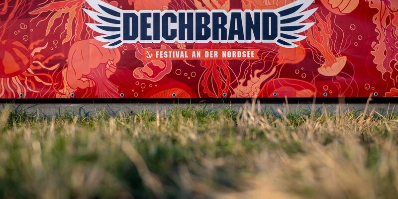 Wegen der weltweiten IT-Üanne kommen einige Musiker zu spät zum Deichbrand - Foto: Hauke-Christian Dittrich/dpa