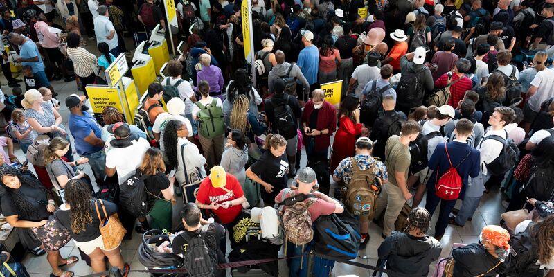 Nach Angaben von Microsoft waren am Freitag rund 8,5 Millionen Windows-Geräte von der IT-Panne betroffen. (Archivbild) - Foto: Stephanie Scarbrough/AP/dpa
