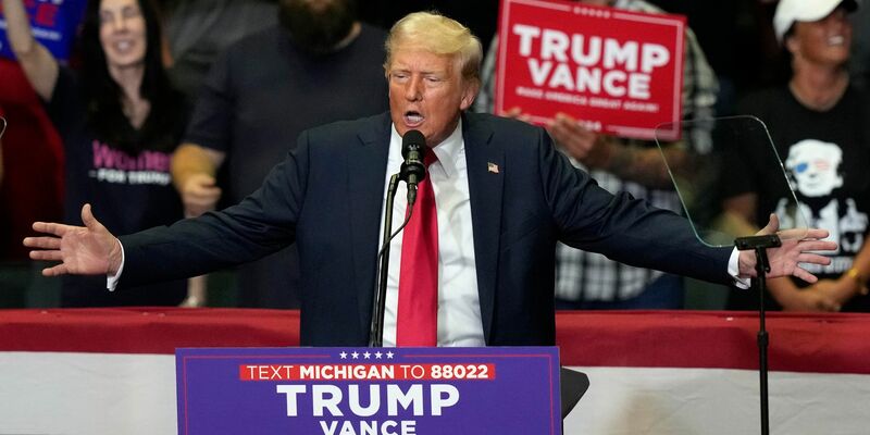 Donald Trump und J.D. Vance ließen sich von ihren Anhängern feiern. - Foto: Carlos Osorio/AP/dpa