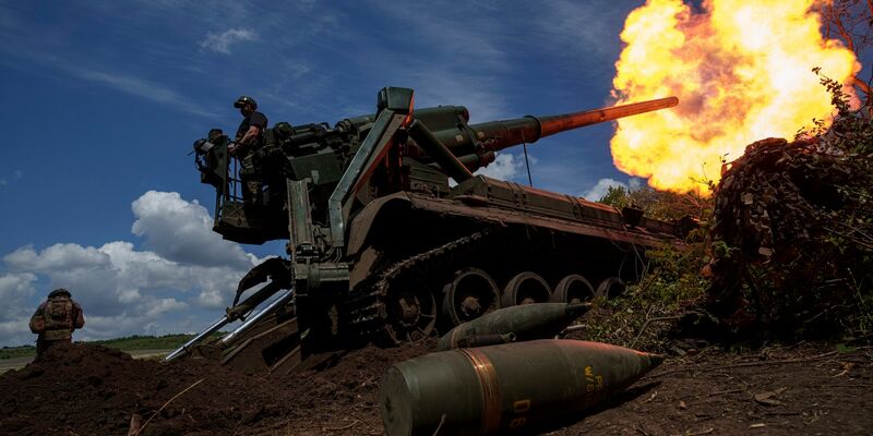 Die ukrainischen Streitkräfte kämpfen in der Region Donbass gegen den Vormarsch der russischen Truppen. (Archivbild) - Foto: Evgeniy Maloletka/AP