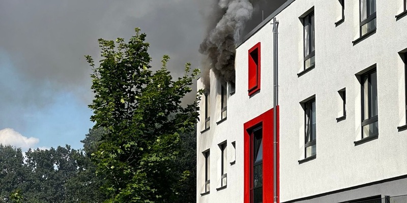 FW-DO: Feuer in Dortmund Brünninghausen / Ein Wohnungsbrand löste einen größeren Feuerwehreinsatz aus - Foto: presseportal.de