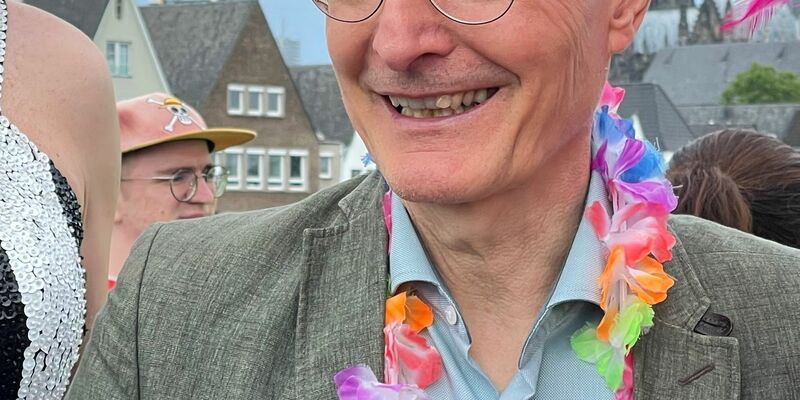 Bundesgesundheitsminister Karl Lauterbach hält den CSD derzeit für wichtiger denn je, weil die Rechte queerer Menschen vielerorts unter Druck seien.  - Foto: Christoph Driessen/dpa
