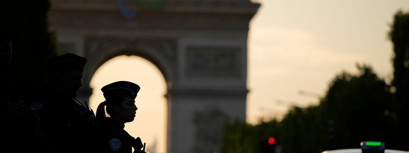 Tausende Polizisten wachen während Olympia über Paris. - Foto: David Goldman/AP/dpa