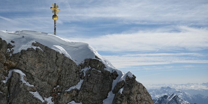 Bayerische Spezialitäten wird es aber weiterhin in allen Restaurants auf der Zugspitze geben. (Archivbild) - Foto: Angelika Warmuth/dpa