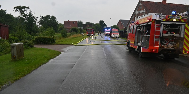 POL-STD: Brände und Blitzeinschlag am Wochenende - Foto: presseportal.de