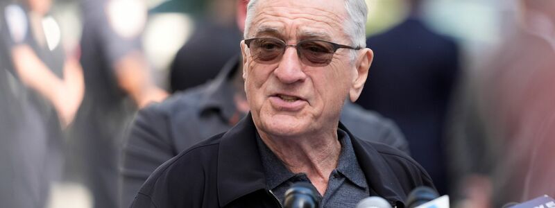 Robert De Niro unterstüzt Joe Biden während in New York der Strafprozess gegen Ex-US-Präsident Trump läuft.  - Foto: Seth Wenig/AP/dpa