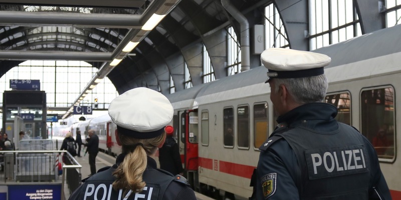 BPOL-HB: Bundespolizei Bremen gewährleistet mit Schwerpunktmaßnahmen fortgesetzt die Sicherheit der Reisenden am Hauptbahnhof Bremen - Foto: presseportal.de