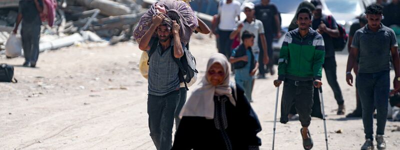 Die in den Süden Gazas vertriebenen Palästinenser sollen in den Norden zurückkehren dürfen.  - Foto: Abdel Kareem Hana/AP/dpa