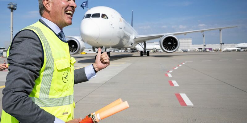 Künftig darf Lufthansa Technik die Kabinen der Boeing Dreamliner umbauen. (Archivbild) - Foto: Hannes P. Albert/dpa