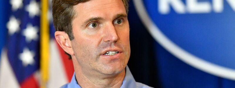 Ihm wird nicht nur bei den Demokraten eine große Anziehungskraft nachgesagt: Andy Beshear, Gouverneur von Kentucky. (Archivbild) - Foto: Timothy D. Easley/AP/dpa