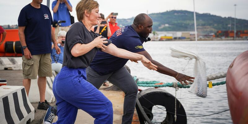 Hüller hat die Patenschaft des Kreuzers «Sea-Eye 5» übernommen. - Foto: Maik Lüdemann/Sea-Eye/United4Rescue/dpa