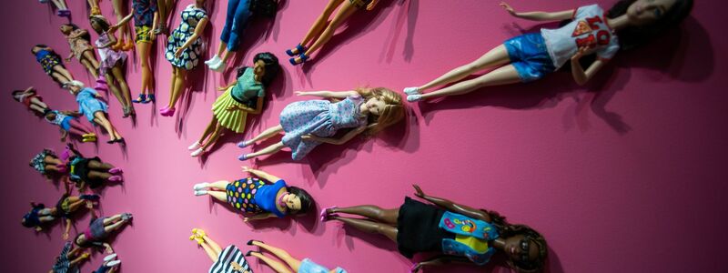 Umstrittene Kultpuppe: die Barbie. (Archivbild) - Foto: Daniel Karmann/dpa