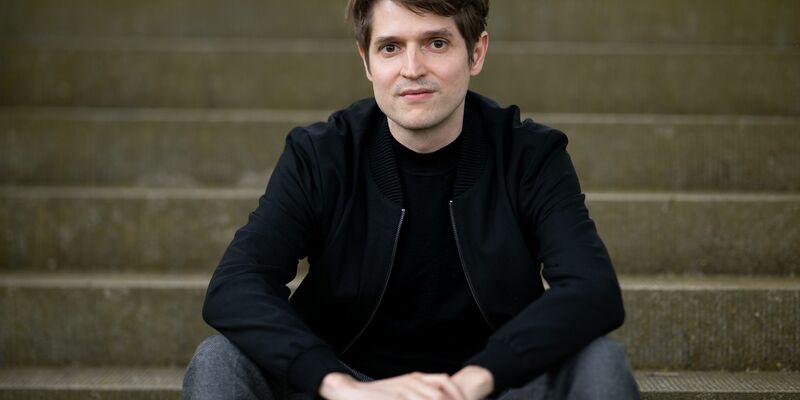 In seinem neuen Buch «Die Geschichten in uns. Vom Schreiben und vom Leben» offenbart der Bestsellerautor so viel Privates und Persönliches wie nie zuvor. (Foto - Archiv) - Foto: Sebastian Christoph Gollnow/dpa