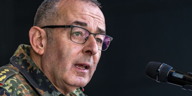 Erwartet in der Ukraine vorerst keine wesentlichen Veränderungen der Frontverläufe: Generalinspekteur Carsten Breuer. - Foto: Frank Hammerschmidt/dpa