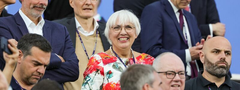 Bei einigen Spiel der Fußball-EM wollten auch Regierungsmitglieder mitjubeln, hier unter anderen Gesundheitsminister Karl Lauterbach. (Archivbild) - Foto: Christian Charisius/dpa