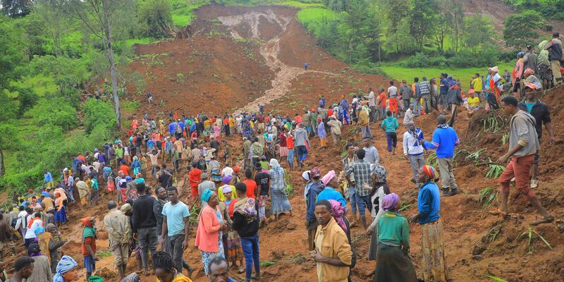 Die Rettung von Verschütteten nach den Schlamlawinen in Athiopien gestaltet sich schwierig. - Foto: Uncredited/Gofa Zone Government Communication Affairs Department/AP