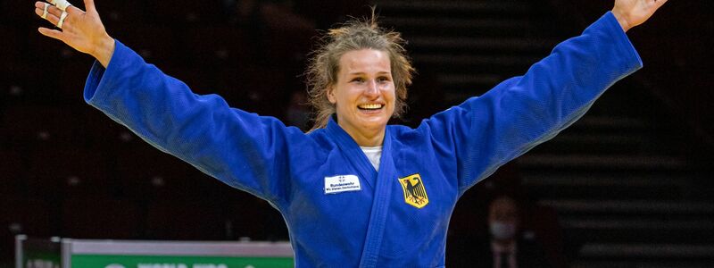 Auch Judo-Weltmeisterin Anna-Maria Wagner darf die Fahne tragen. - Foto: Zsolt Szigetvary/MTI/AP/dpa