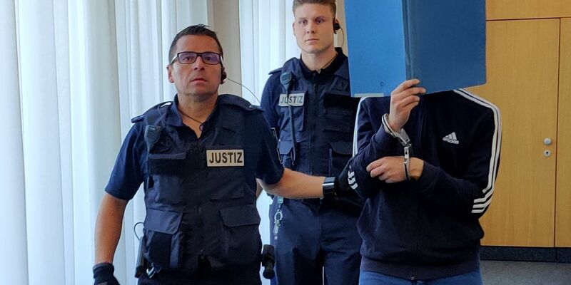 Das Landgericht Ulm verurteilte den 25-jährigen Angeklagten wegen Mordes. - Foto: Katharina Schroeder/dpa