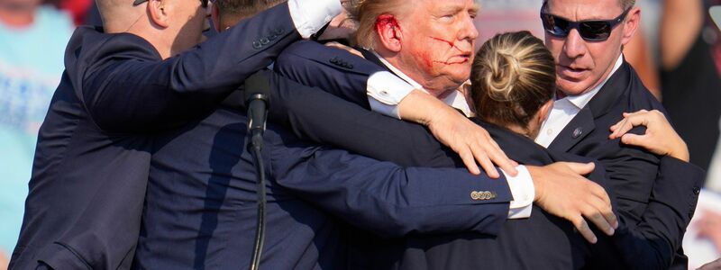 Trump wurde bei dem Attentat vor gut einer Woche am Ohr verletzt. (Archivbild) - Foto: Gene J. Puskar/AP/dpa