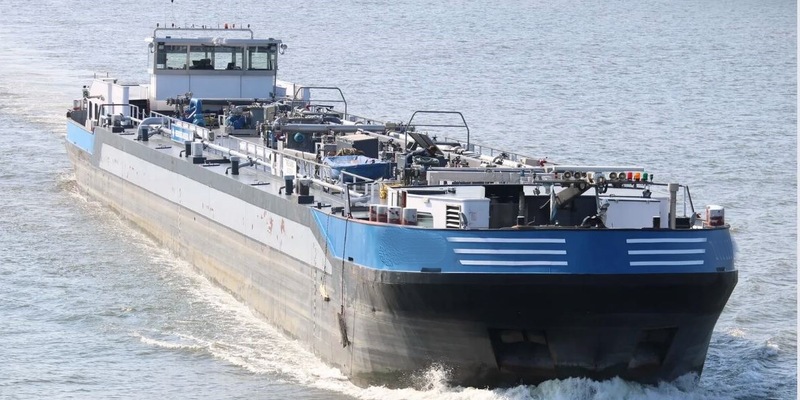 WSPI-OLD: Erneuter Zusammenstoß eines Binnenschiffes mit der Eisenbahnbrücke Elsfleth - Foto: presseportal.de